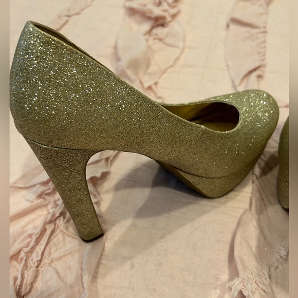 Mossimo Gold Glitter Paisley Heels - Picture 4 of 8